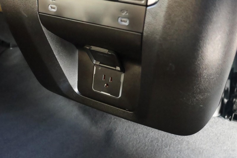 Chevrolet Tahoe Vehicle Full-screen Gallery Image 32