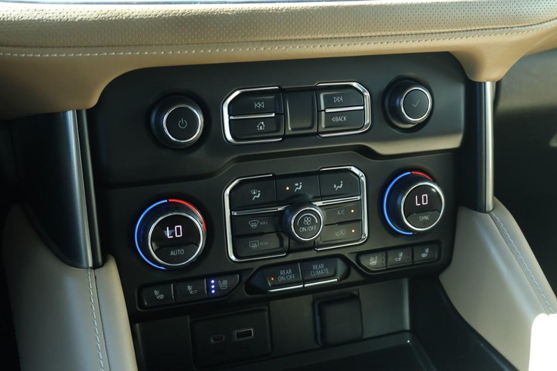 Chevrolet Tahoe Vehicle Full-screen Gallery Image 43