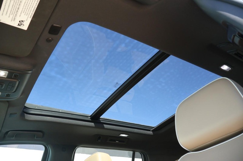 Chevrolet Tahoe Vehicle Full-screen Gallery Image 50