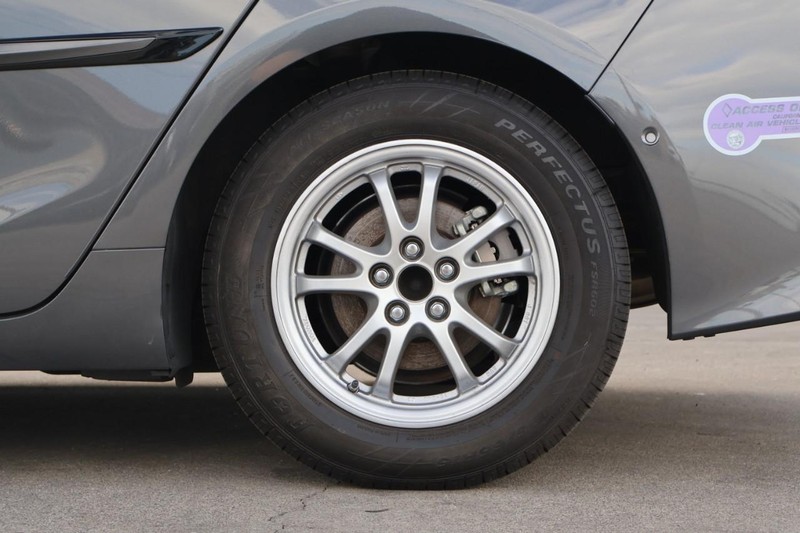 Toyota Prius Prime Vehicle Full-screen Gallery Image 14