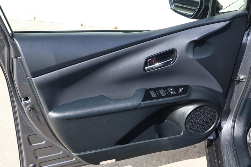 Toyota Prius Prime Vehicle Full-screen Gallery Image 15