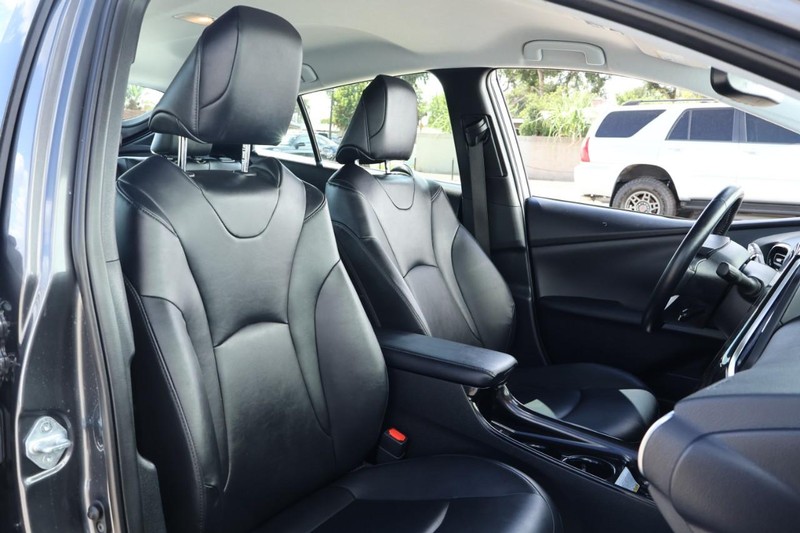 Toyota Prius Prime Vehicle Full-screen Gallery Image 21