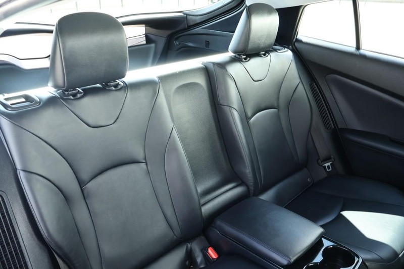 Toyota Prius Prime Vehicle Full-screen Gallery Image 22