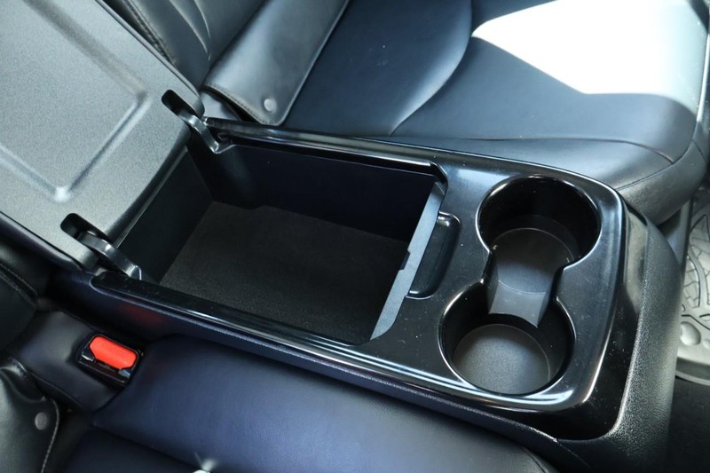 Toyota Prius Prime Vehicle Full-screen Gallery Image 23