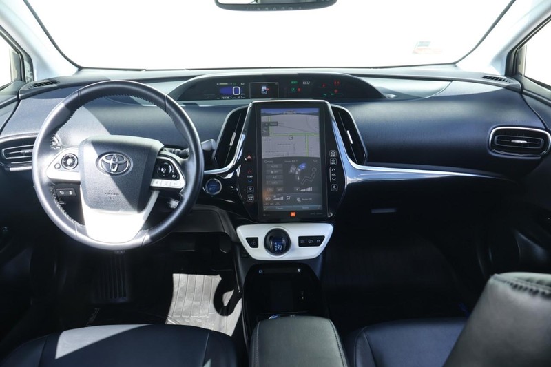 Toyota Prius Prime Vehicle Full-screen Gallery Image 24