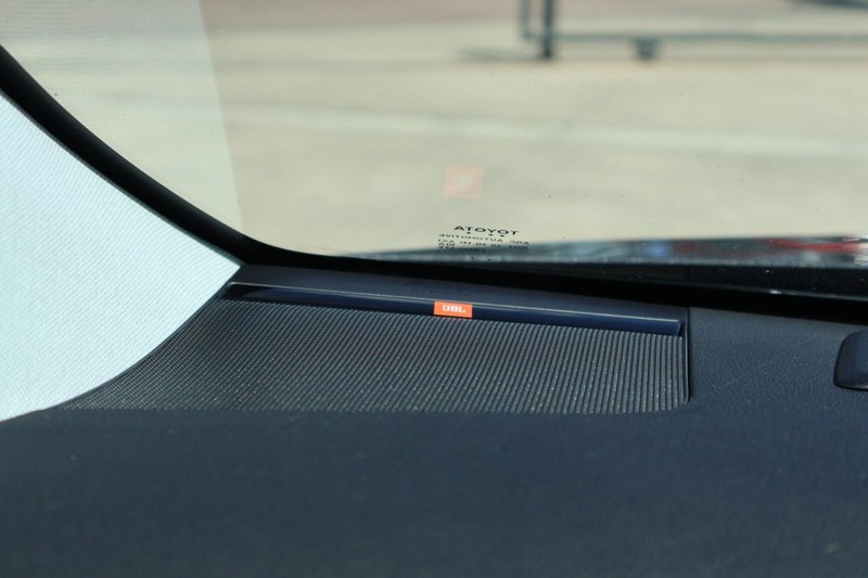 Toyota Prius Prime Vehicle Full-screen Gallery Image 25