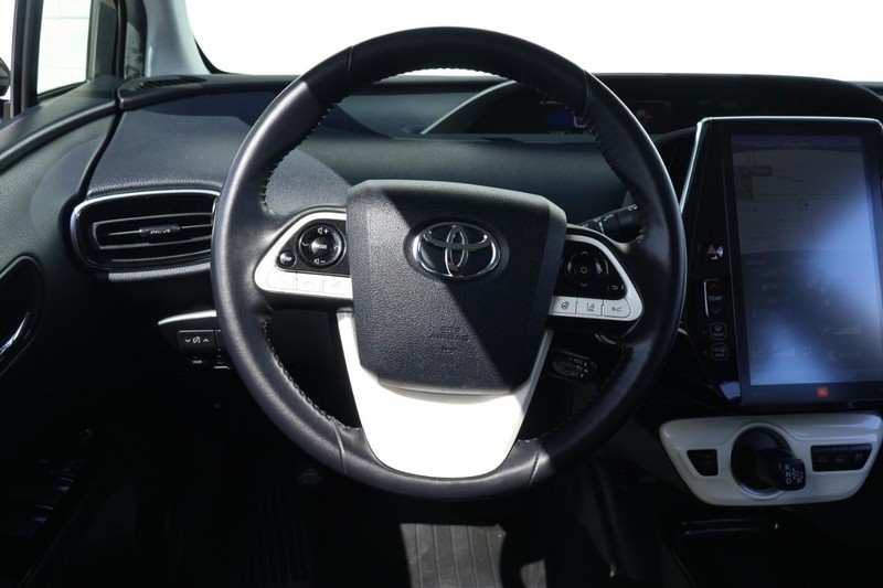 Toyota Prius Prime Vehicle Full-screen Gallery Image 26