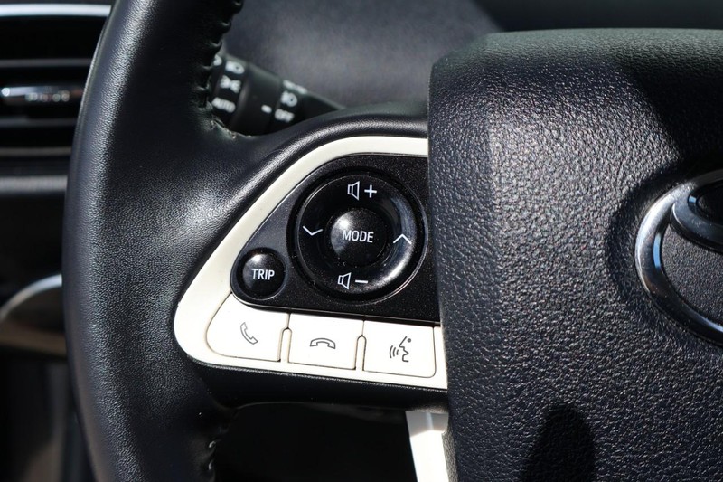 Toyota Prius Prime Vehicle Full-screen Gallery Image 27