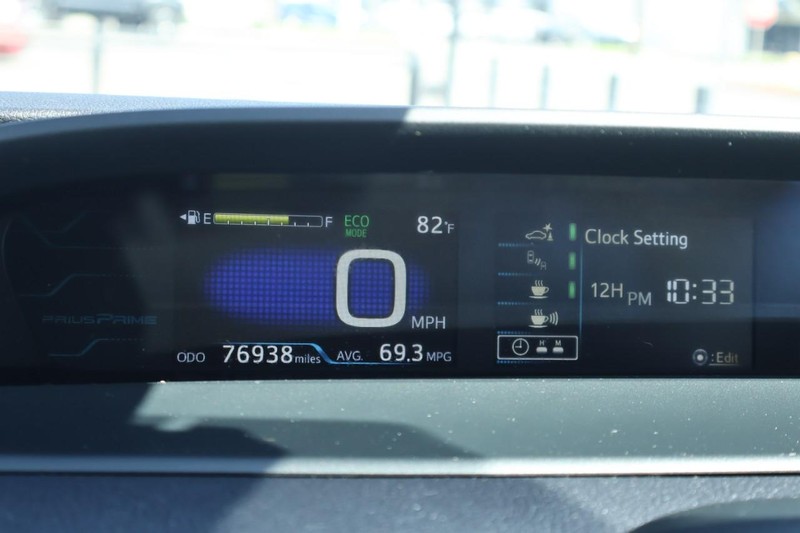 Toyota Prius Prime Vehicle Full-screen Gallery Image 30