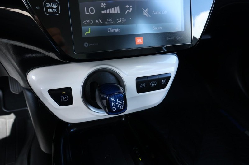 Toyota Prius Prime Vehicle Full-screen Gallery Image 34