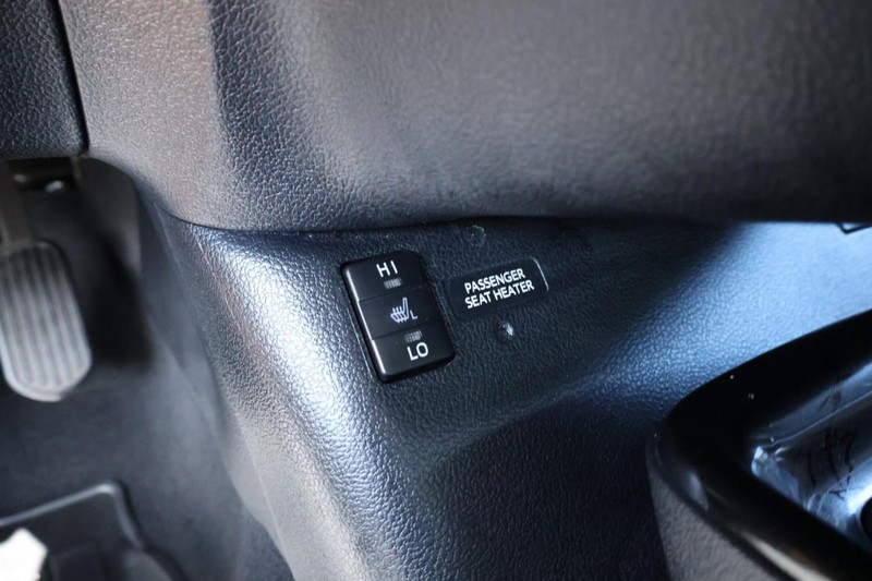 Toyota Prius Prime Vehicle Full-screen Gallery Image 35