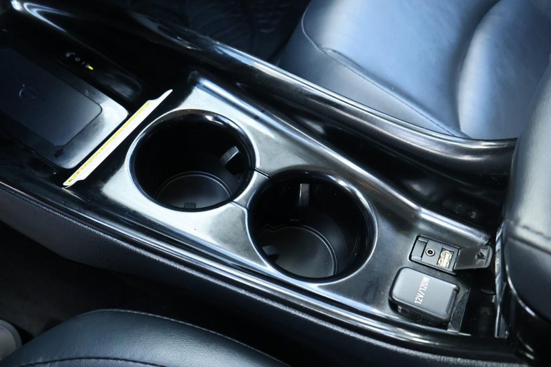 Toyota Prius Prime Vehicle Full-screen Gallery Image 37