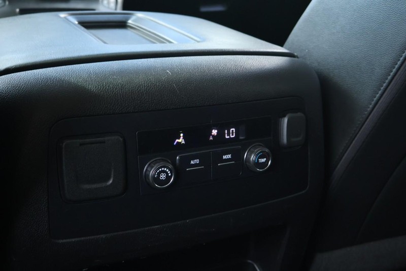 Chevrolet Tahoe Vehicle Full-screen Gallery Image 30