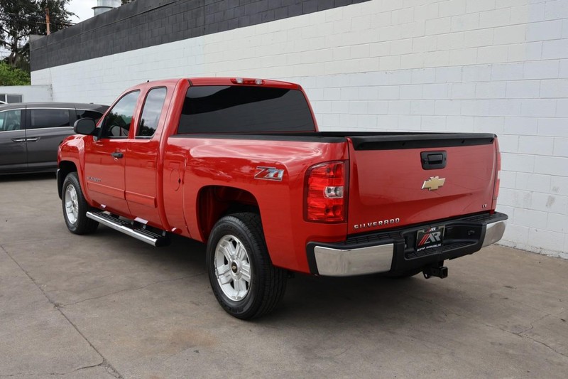 Chevrolet Silverado 1500 Vehicle Full-screen Gallery Image 12