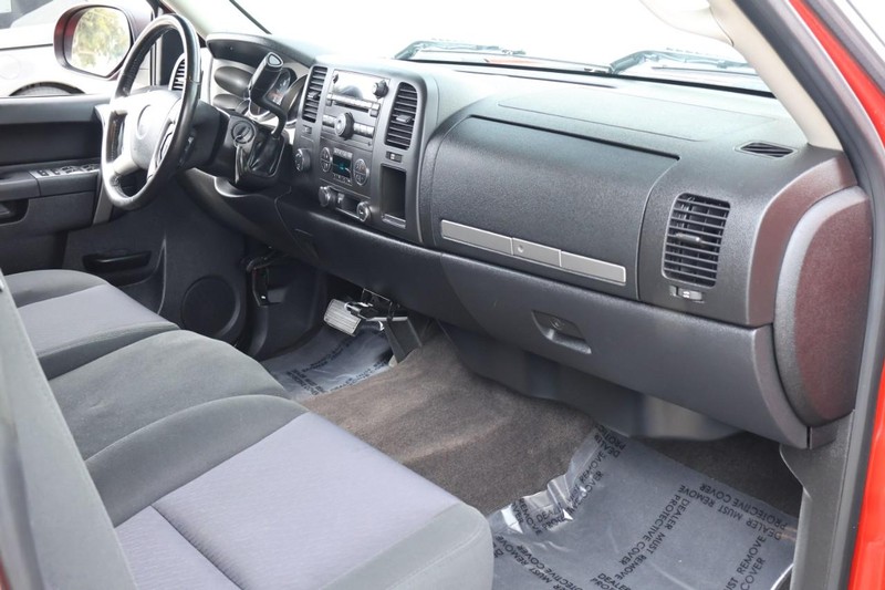 Chevrolet Silverado 1500 Vehicle Full-screen Gallery Image 25