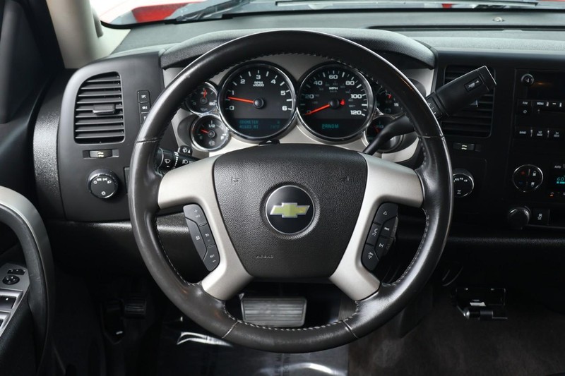 Chevrolet Silverado 1500 Vehicle Full-screen Gallery Image 31