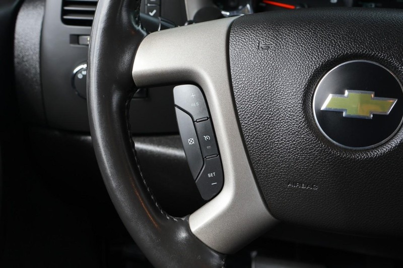 Chevrolet Silverado 1500 Vehicle Full-screen Gallery Image 32