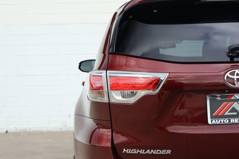 Toyota Highlander Vehicle Full-screen Gallery Image 07