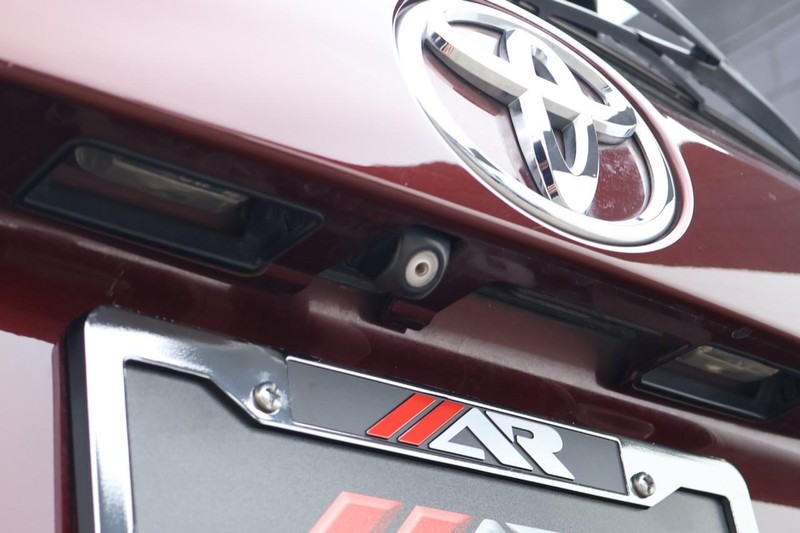 Toyota Highlander Vehicle Full-screen Gallery Image 08