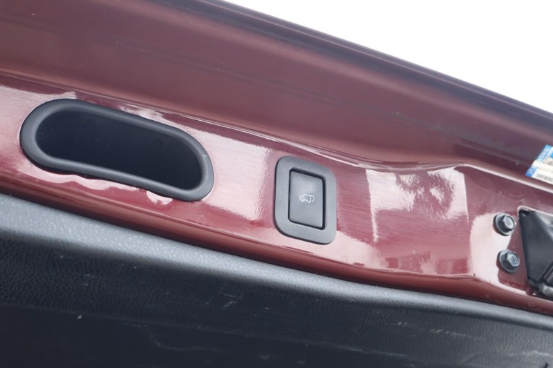 Toyota Highlander Vehicle Full-screen Gallery Image 10