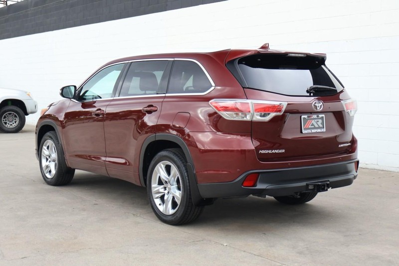 Toyota Highlander Vehicle Full-screen Gallery Image 11
