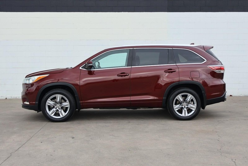 Toyota Highlander Vehicle Full-screen Gallery Image 12