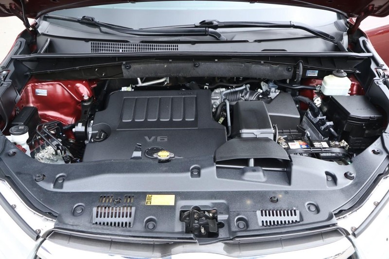 Toyota Highlander Vehicle Full-screen Gallery Image 14