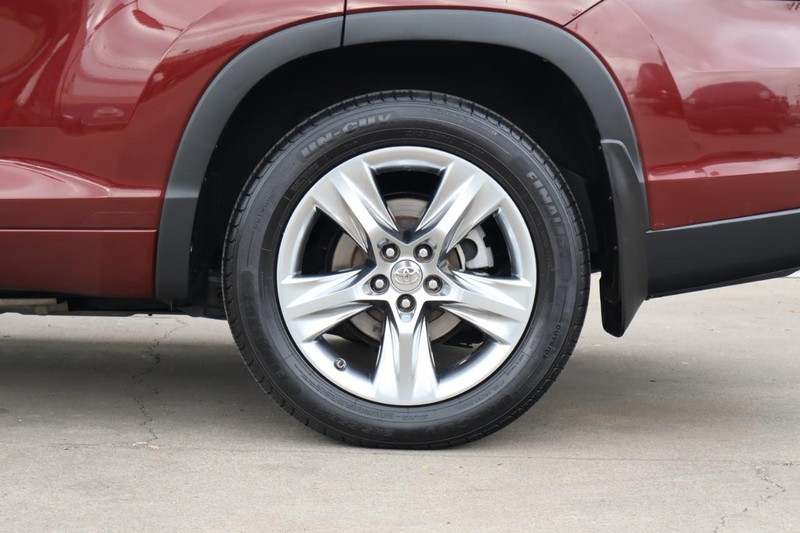 Toyota Highlander Vehicle Full-screen Gallery Image 15