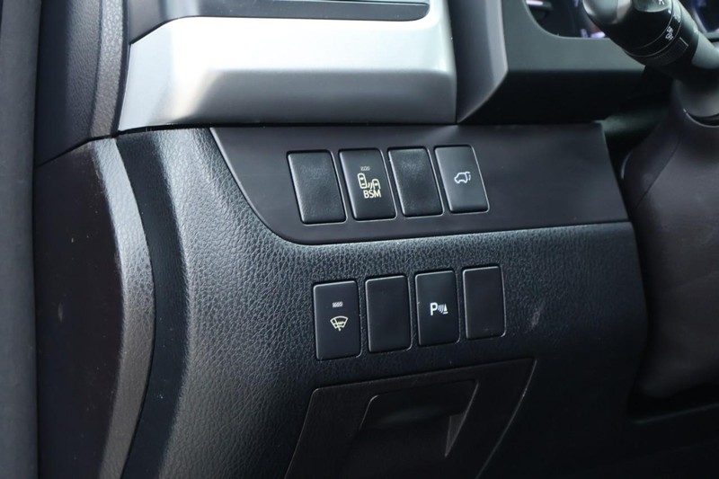 Toyota Highlander Vehicle Full-screen Gallery Image 20