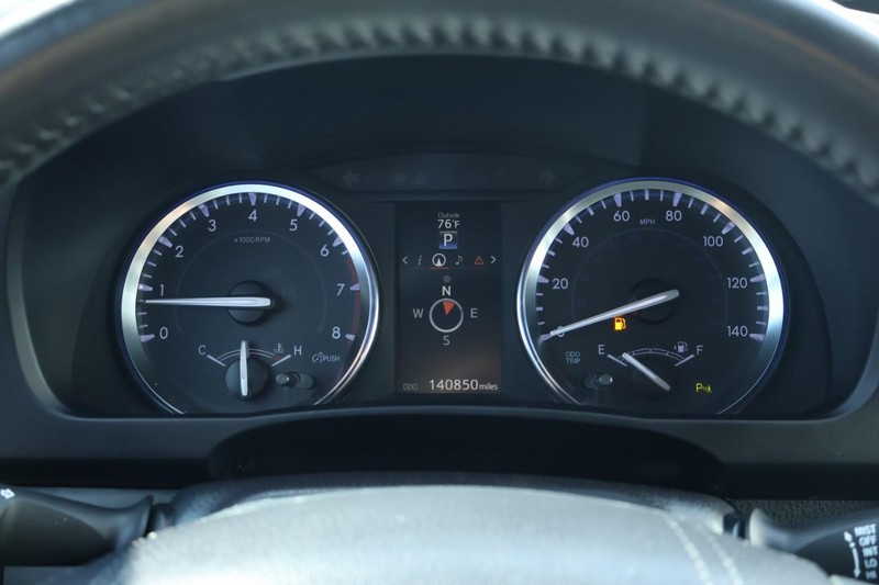 Toyota Highlander Vehicle Full-screen Gallery Image 31