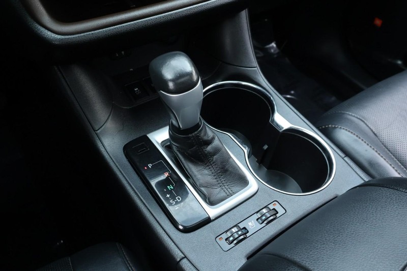 Toyota Highlander Vehicle Full-screen Gallery Image 39