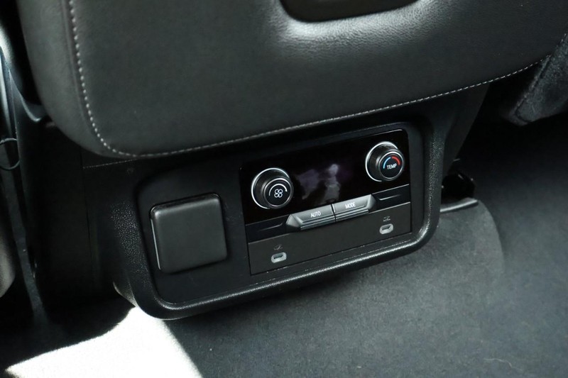 Chevrolet Tahoe Vehicle Full-screen Gallery Image 30