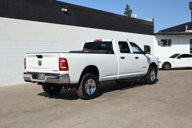 Ram 2500 Vehicle Full-screen Gallery Image 05