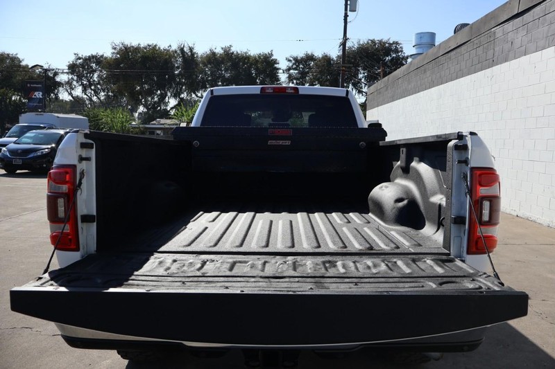 Ram 2500 Vehicle Full-screen Gallery Image 09