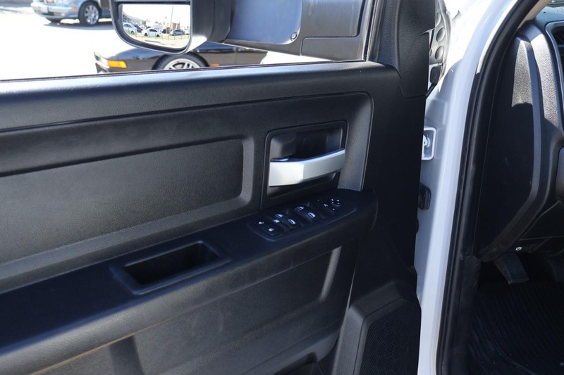 Ram 2500 Vehicle Full-screen Gallery Image 18