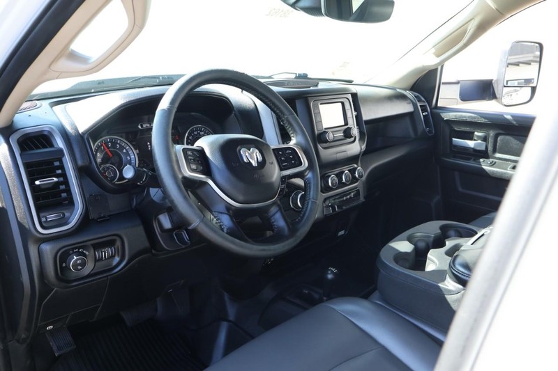 Ram 2500 Vehicle Full-screen Gallery Image 19