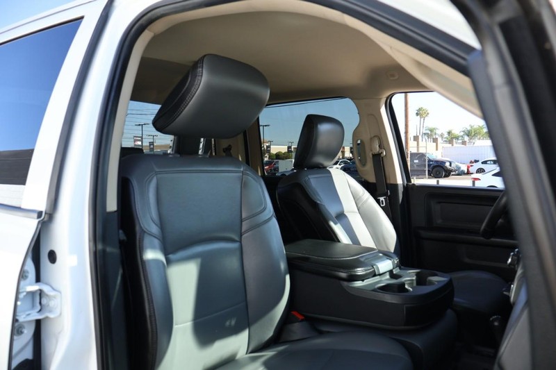 Ram 2500 Vehicle Full-screen Gallery Image 25