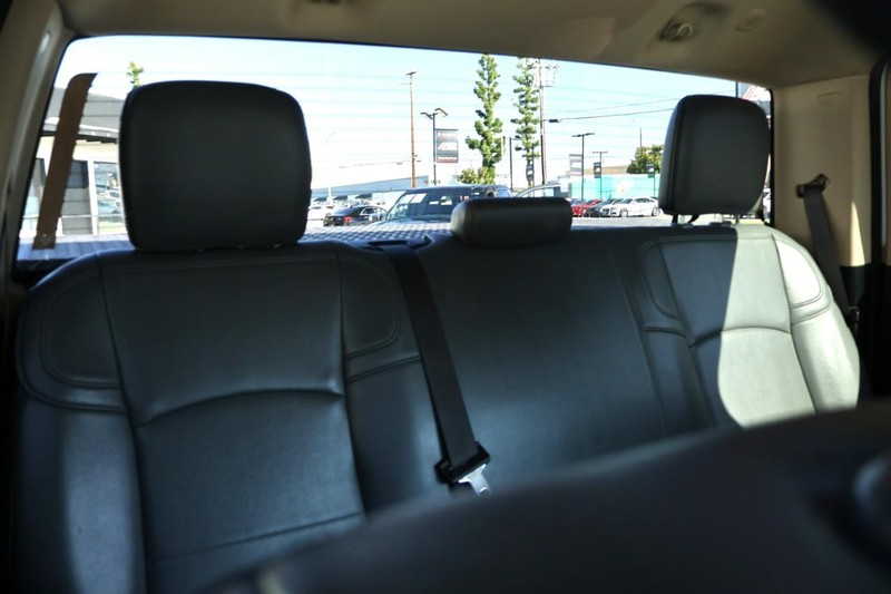 Ram 2500 Vehicle Full-screen Gallery Image 26