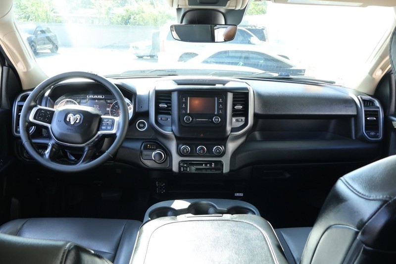 Ram 2500 Vehicle Full-screen Gallery Image 27