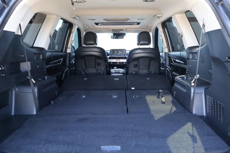 Kia Telluride Vehicle Full-screen Gallery Image 12
