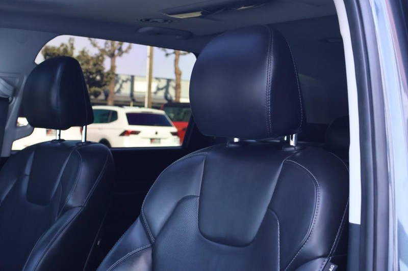 Kia Telluride Vehicle Full-screen Gallery Image 28