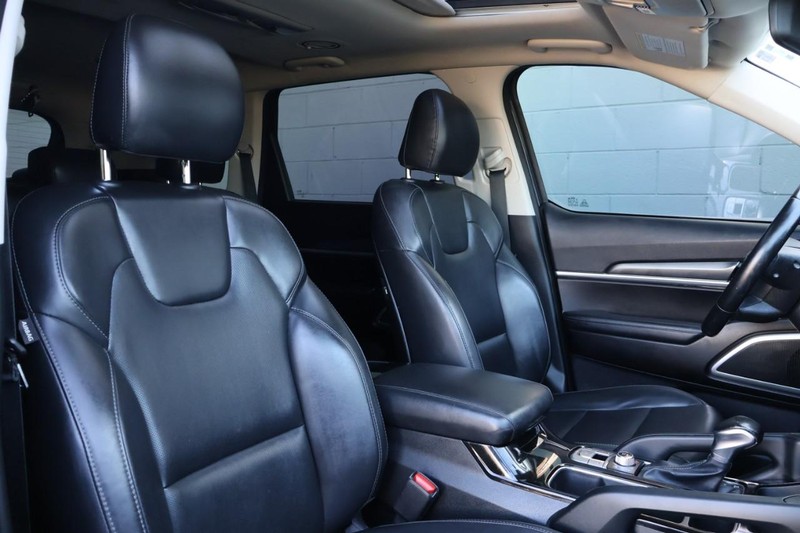 Kia Telluride Vehicle Full-screen Gallery Image 30