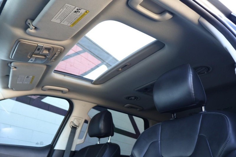 Kia Telluride Vehicle Full-screen Gallery Image 48