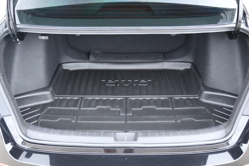 Honda Civic Sedan Vehicle Full-screen Gallery Image 09