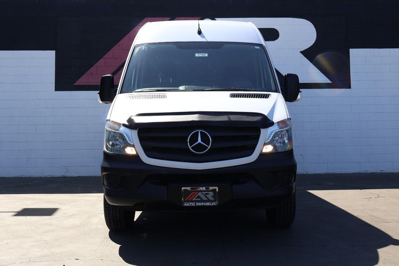 Mercedes-Benz Sprinter Cargo Vans Vehicle Full-screen Gallery Image 03