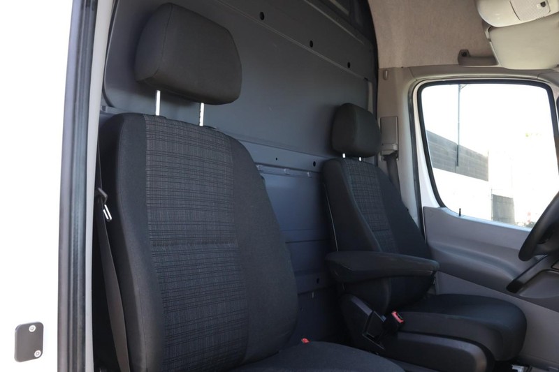 Mercedes-Benz Sprinter Cargo Vans Vehicle Full-screen Gallery Image 23