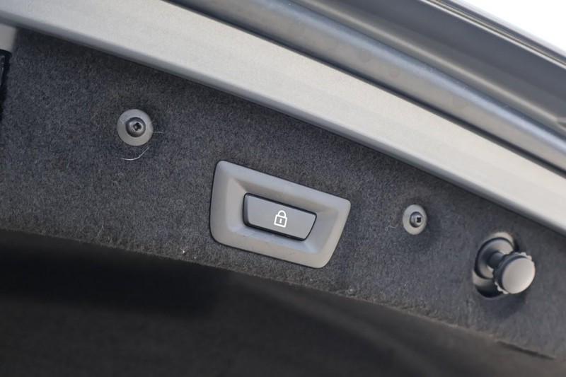 BMW 650i Gran Coupe Vehicle Full-screen Gallery Image 10