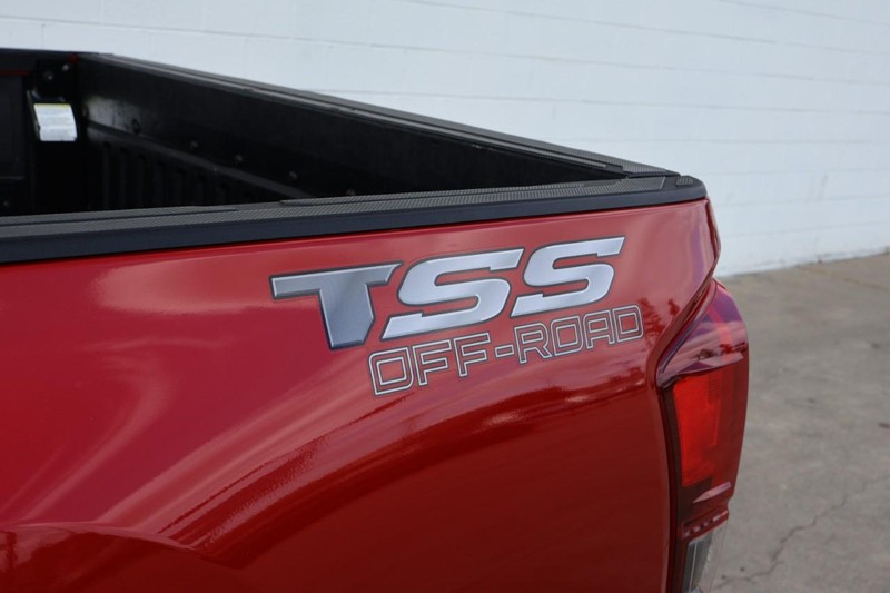 Toyota Tacoma Vehicle Full-screen Gallery Image 10