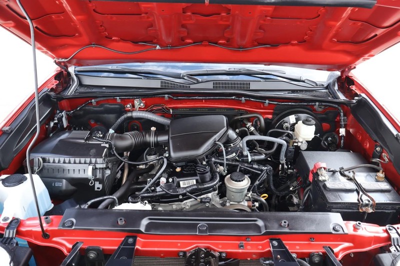 Toyota Tacoma Vehicle Full-screen Gallery Image 15