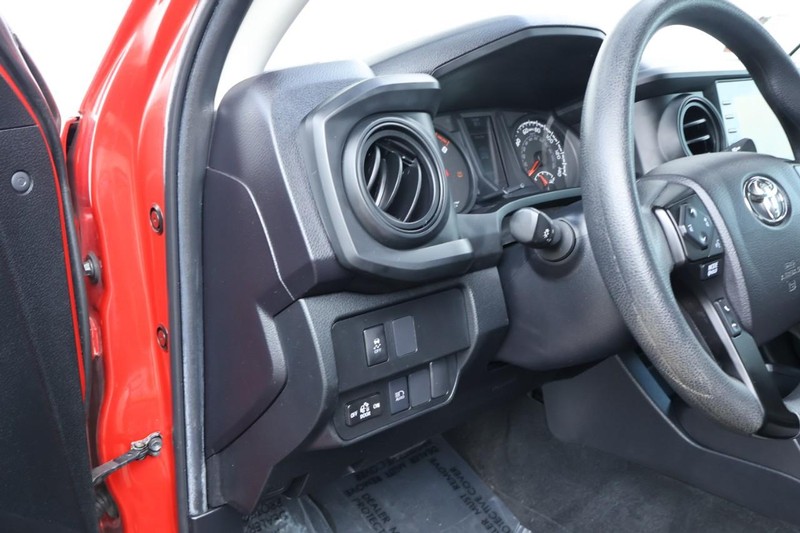 Toyota Tacoma Vehicle Full-screen Gallery Image 19